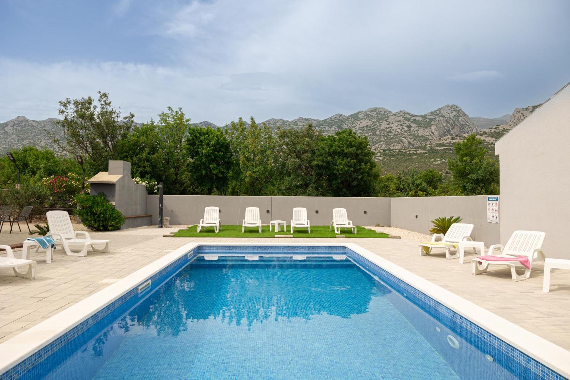 Apartments Zanic With Private Swimming Pool And Sea View Starigrad Paklenica Luaran gambar